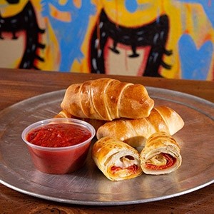 4 Pieces Pepperoni Pizza Rolls