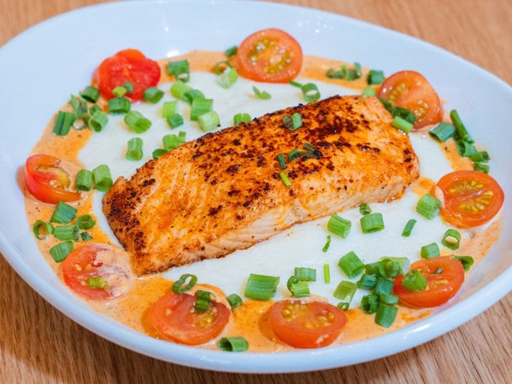 Grilled Salmon & Grits