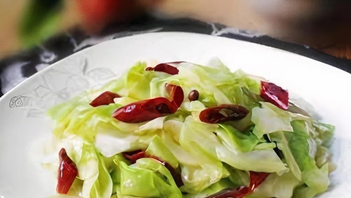Dry Chili Pepper Cabbage