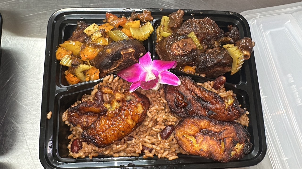 Spicy Mango Jerk Oxtails Entree W Creole Rice