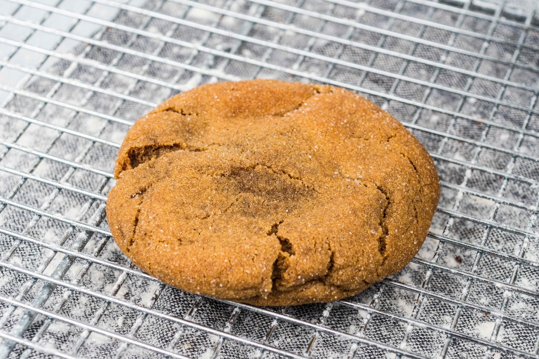GINGER MOLASSES COOKIE