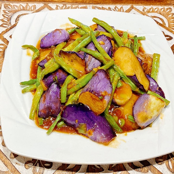V4 Dry Fried Eggplant with Green Beans 茄角之恋
