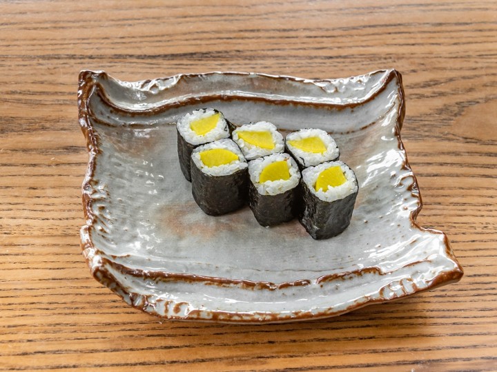 Oshinko Roll (Pickled Radish Roll)