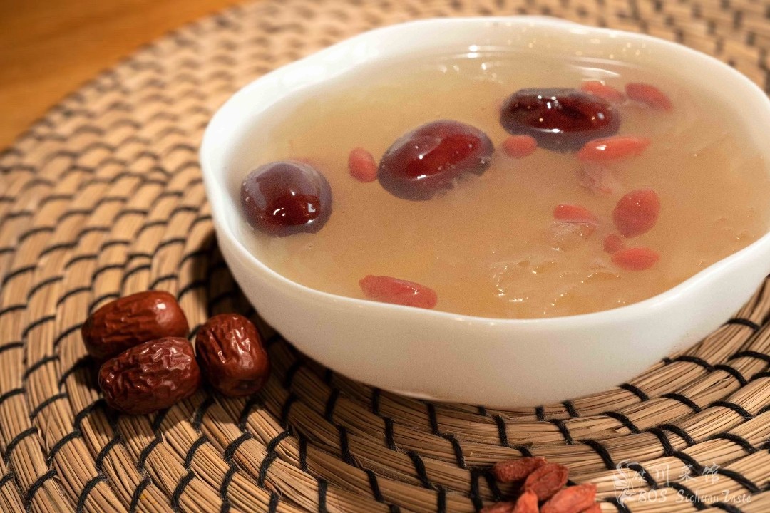 红枣枸杞银耳羹red dates soup of tremella lotus seed