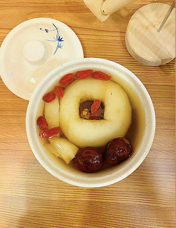 冰糖炖雪梨stewed pear with sugar