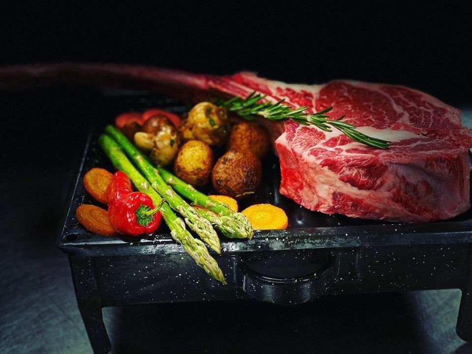 Tomahawk 3 pounds steak