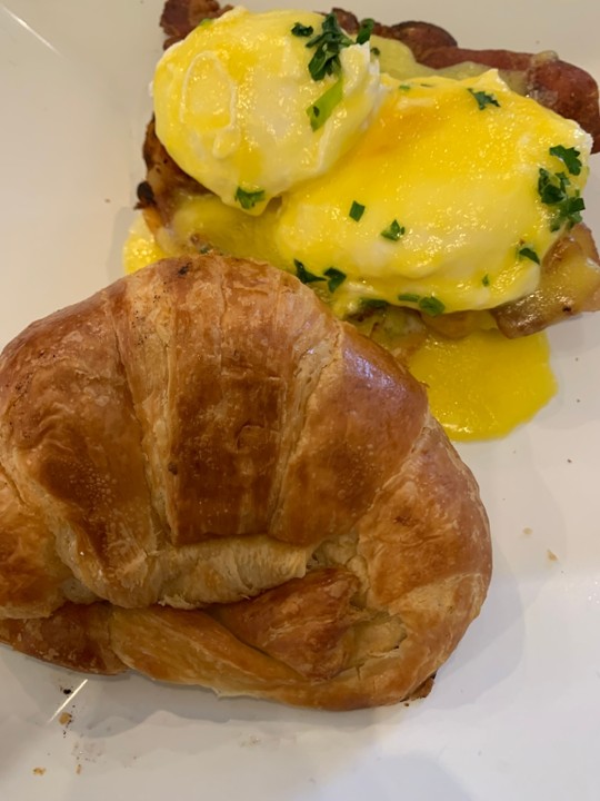 Eggs Benedict Croissandwich