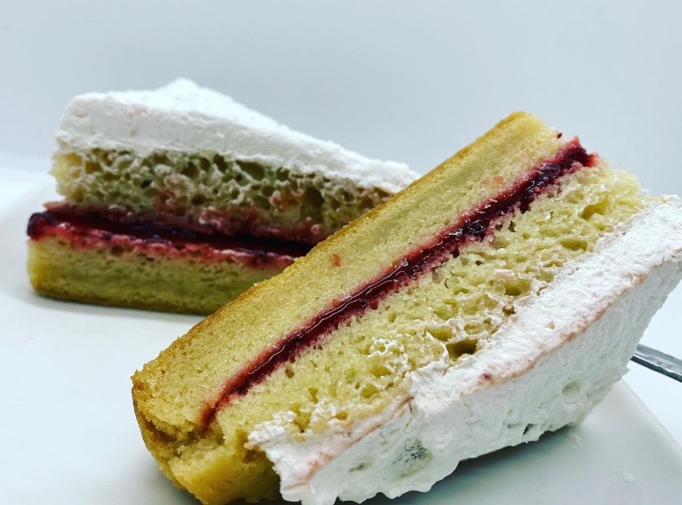 D8. Vanilla Strawberry Cake
