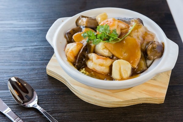 B1 楽府一品煲House Special Braised Assorted Seafood Casserole