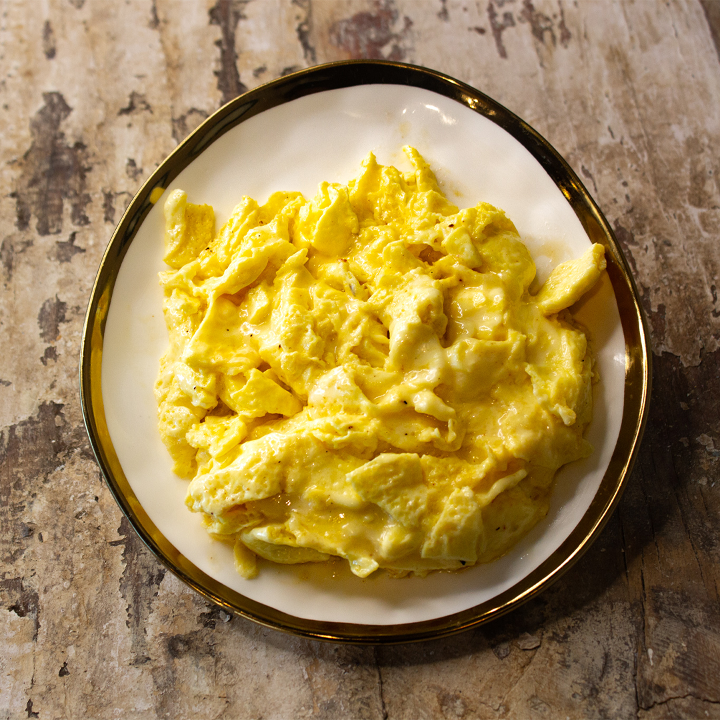 SCRAMBLED EGGS WITH CHEESE