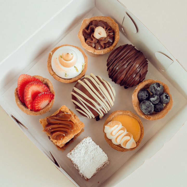 BOX MINI DESSERT ASSORTMENT