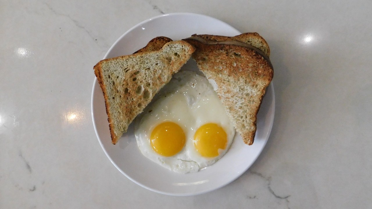 2 Eggs & Toast