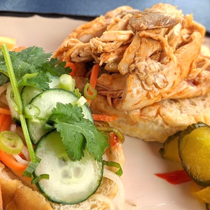 Pulled Chicken Bánh Mì Sandwich