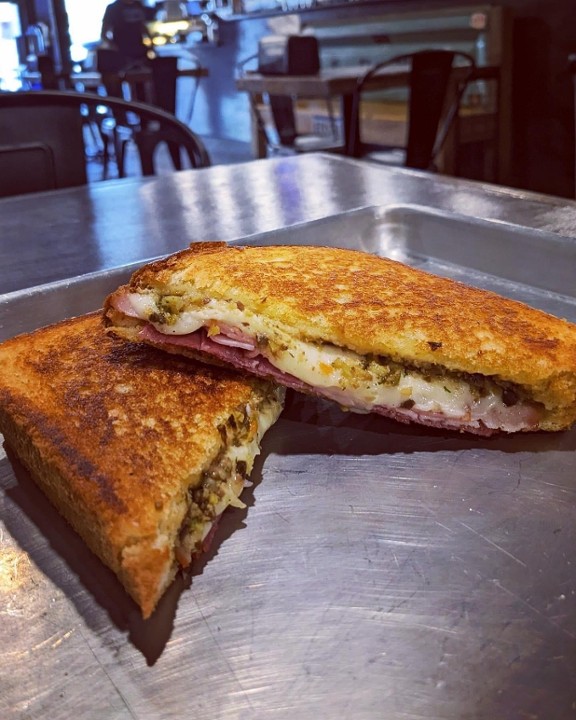 Avenue Muffuletta