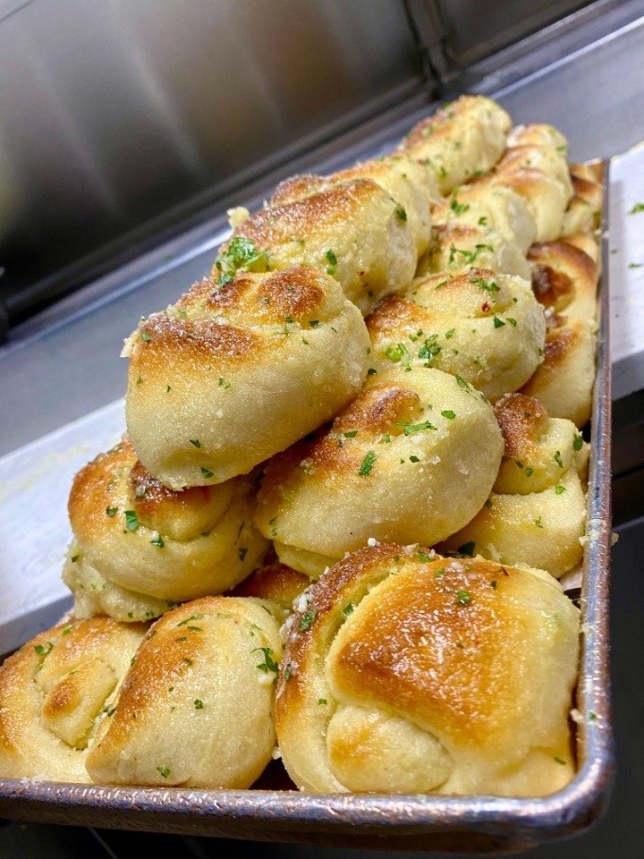 12 Garlic Knots