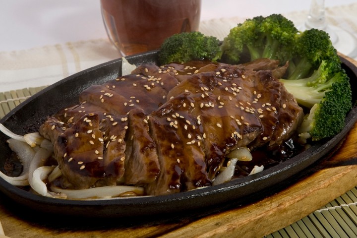 Teriyaki Beef Entree/铁板牛排