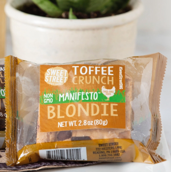 Toffee Crunch Manifest Blondie Bar