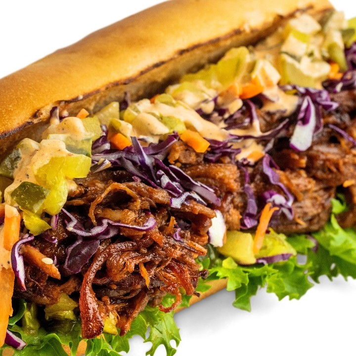 BBQ PULLED BEEF SANDWICH