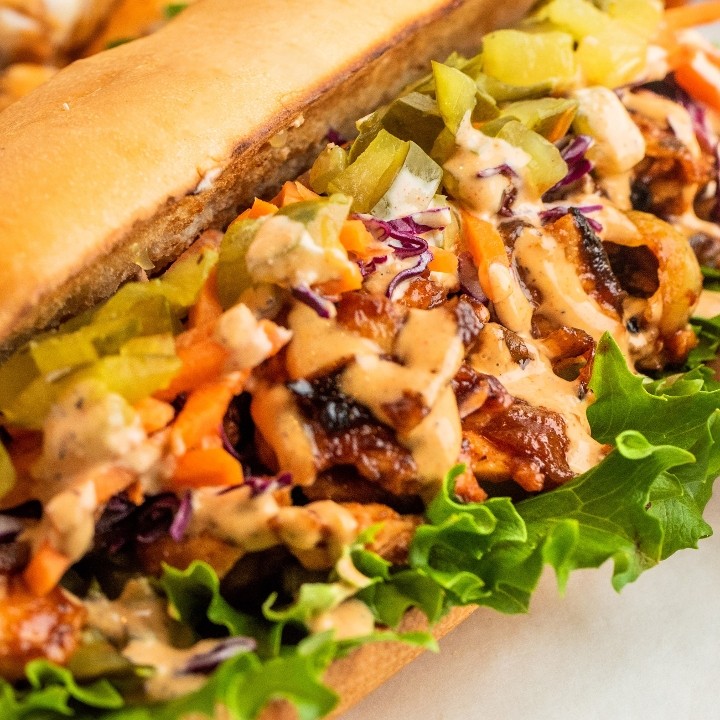 BBQ SMOKED CHICKEN SANDWICH