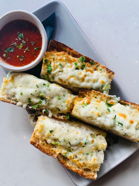 Cheesy Garlic Bread*