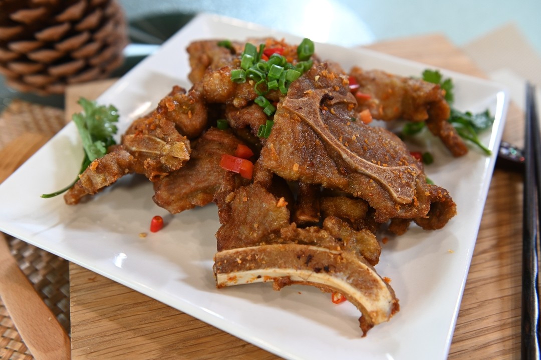 E14. Pan-fried Pork Chops with Spicy Salt 椒鹽豬扒
