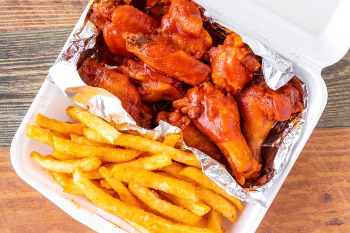 CHICKEN WINGS WITH FRIES