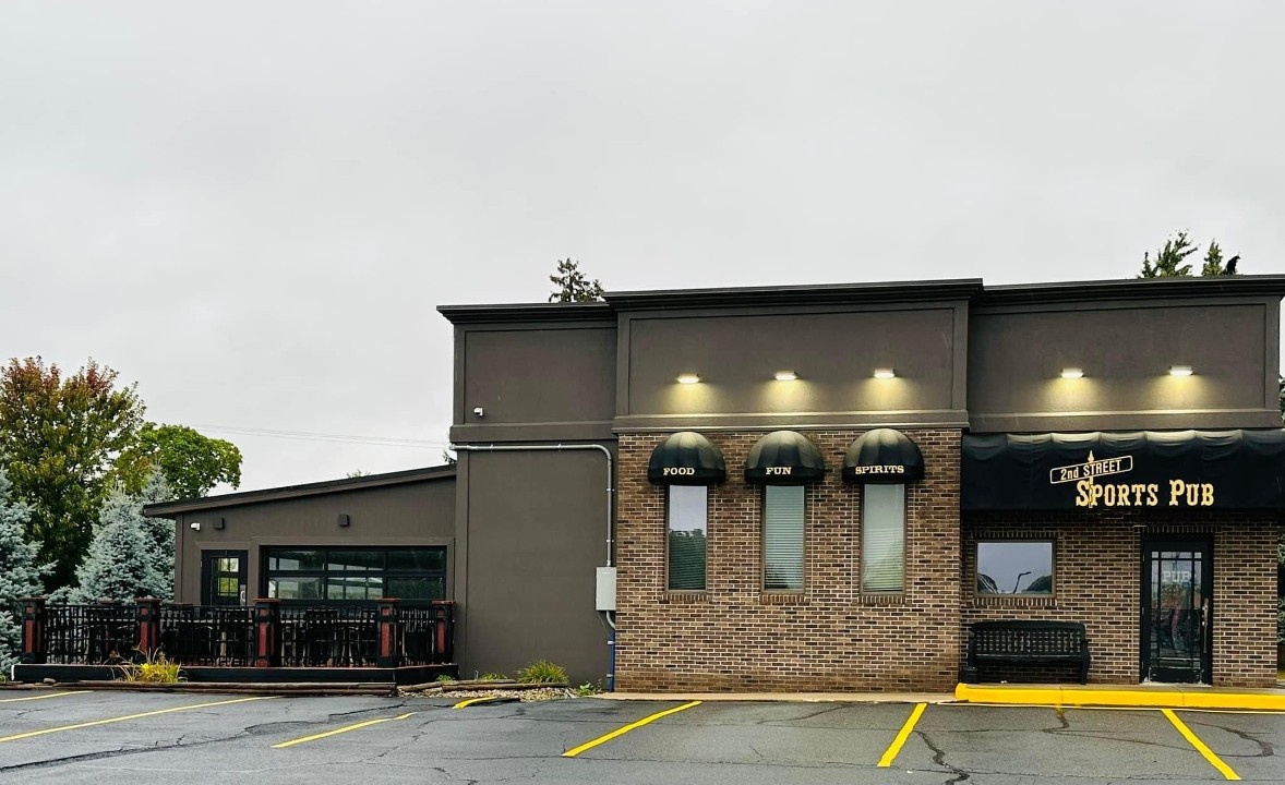 2nd Street Sports Pub 274 Meyers St