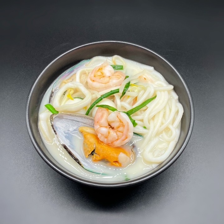 166. Seafood Rice Noodle Soup 云南浓汤米线