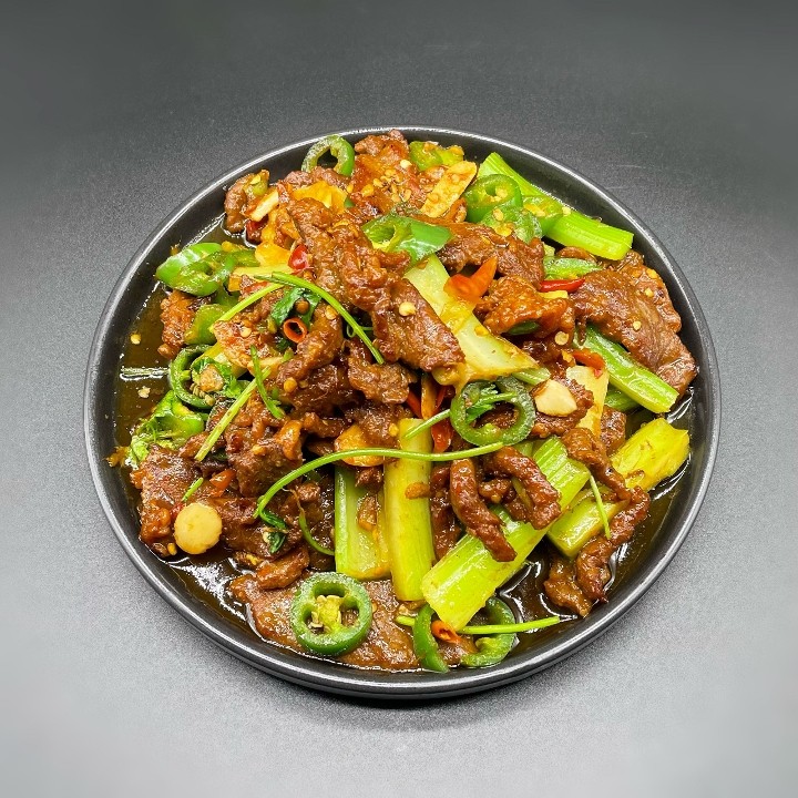 112. Beef Celery Jalapeno & Cilantro with Soy Sauce 湖南小炒黄牛肉