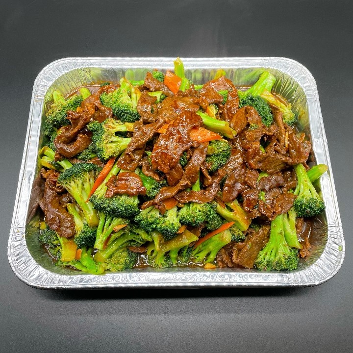 323. Small Beef Broccoli with Soy Sauce 芥蓝牛肉(小)