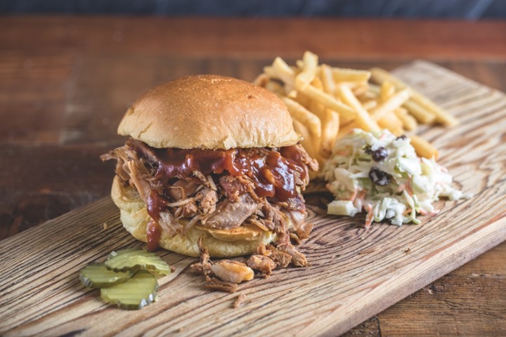 Smokey Garlic Pulled Pork Sandwich Tray