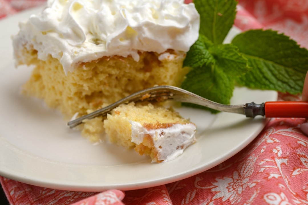 Tres Leches Cake 15 pieces / or (30 1/2 pc.)