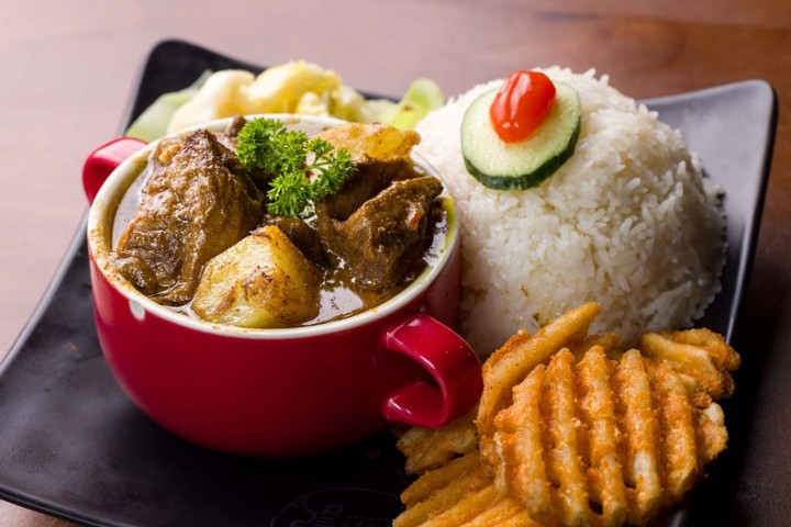 F6 咖哩牛腩飯 Curry Beef Stew with Rice