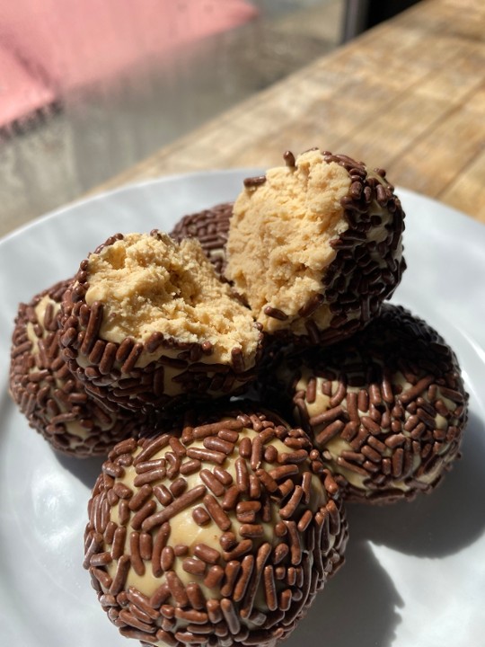 Peanut Butter Fudge Balls (vegan)
