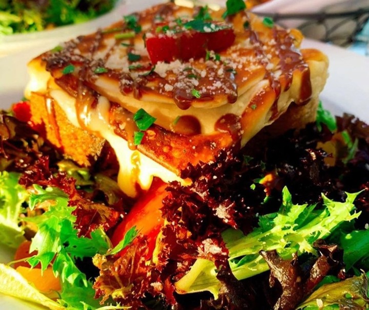 Baked Gouda Salad