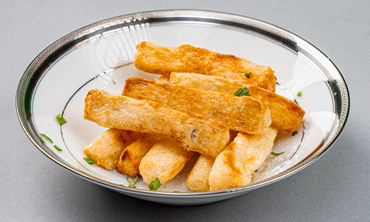 Baked yucca fries