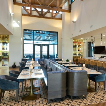 Blue Lagoon Bar & Grill - Lago Mar