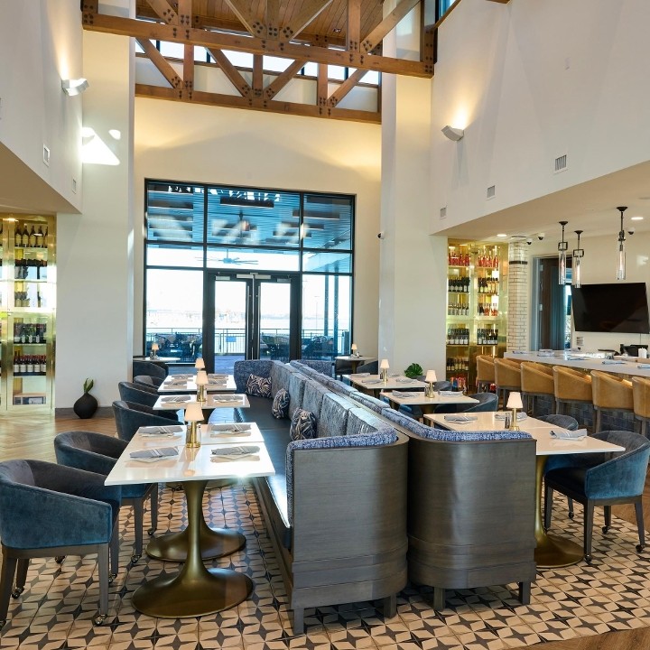 Blue Lagoon Bar & Grill - Lago Mar