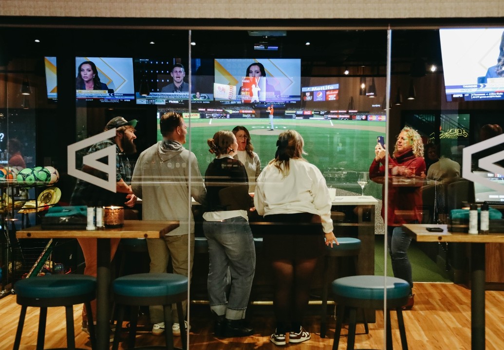 Gimme's Par & Grill 45 Ottawa Ave NW