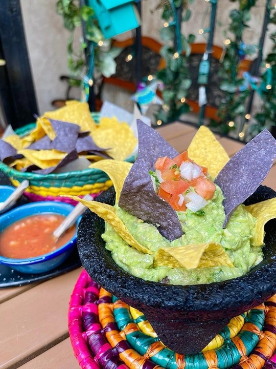 Guacamole & Chips (TO SHARE SIZE)