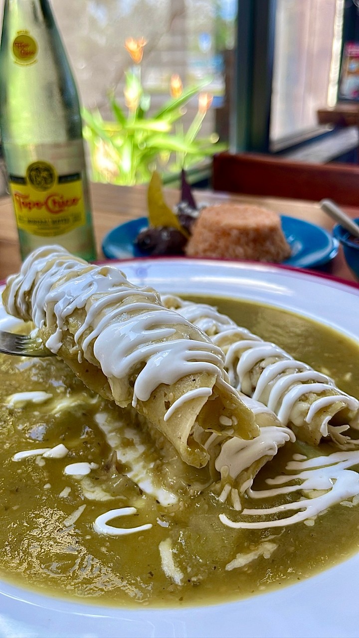 Green Enchiladas  (Filled with only chicken)