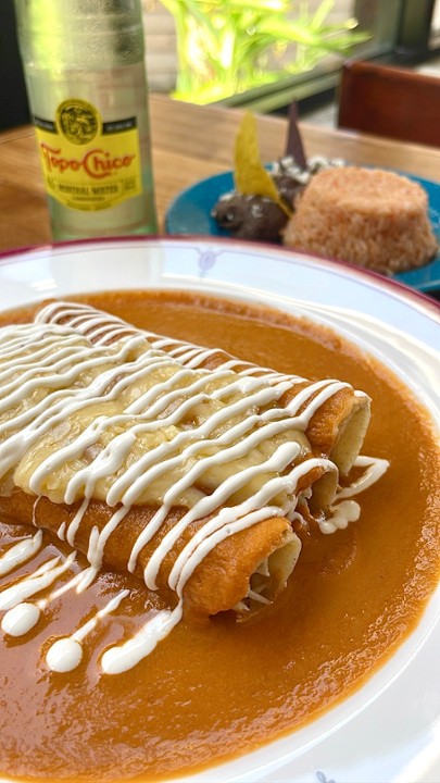 La Reyna Enchiladas (Filled with only chicken)