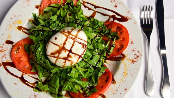 Burrata and Tomatoes Salad