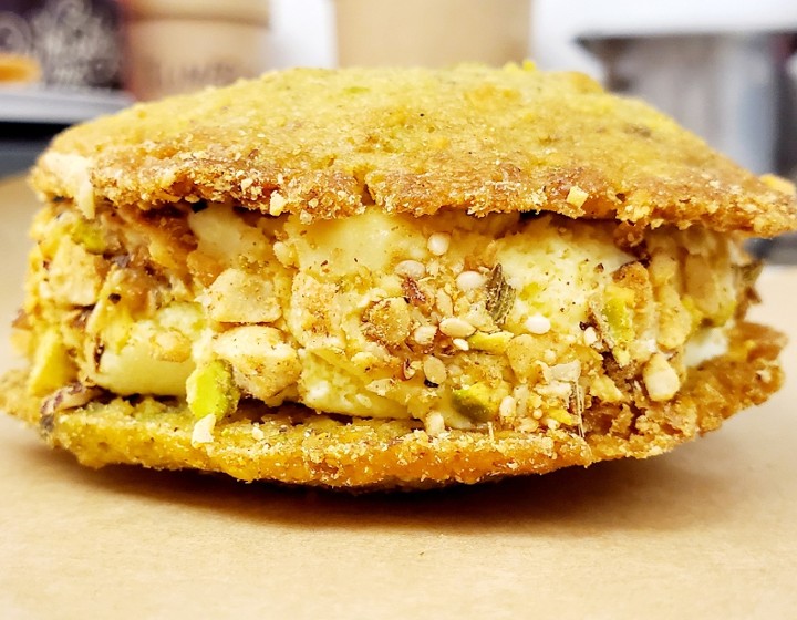 Ice Cream Sandwich : Italian Pistachio Cookie & Turmeric Chai Ice Cream