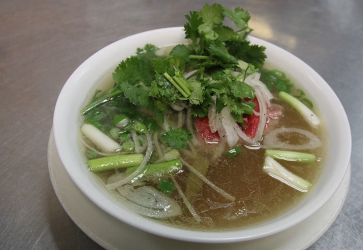 pho tai (flank steak slices noodle soup)