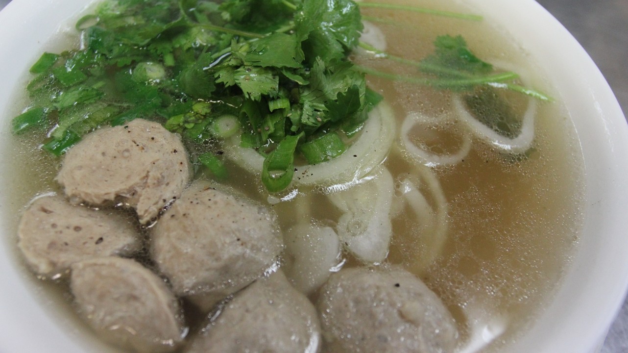 pho bo vien (meatball noodle soup)