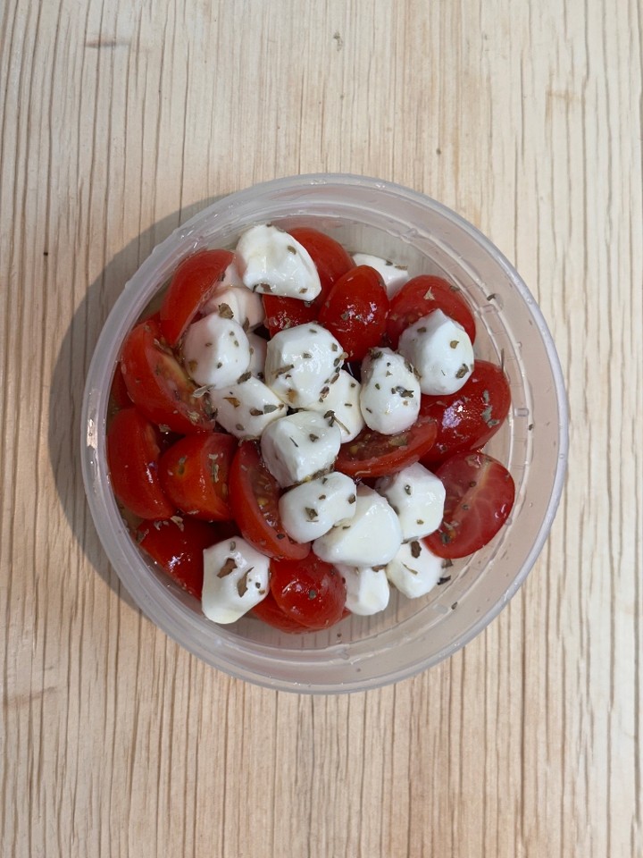 8 oz Tomato Mozzarella Salad