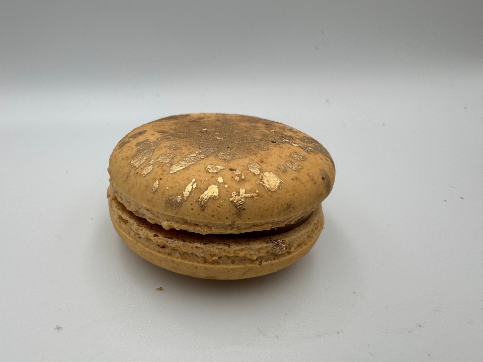 Dulce De Leche Macaron