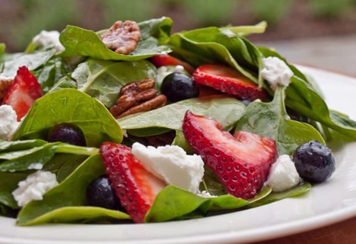 Chicken Spinach & Berry Salad