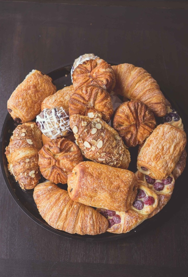 Gourmandise Catering - Grand Pastries & Fruit Bundle